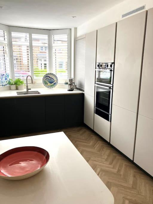 Our Beautifully Renovated Home Чічестер Екстер'єр фото