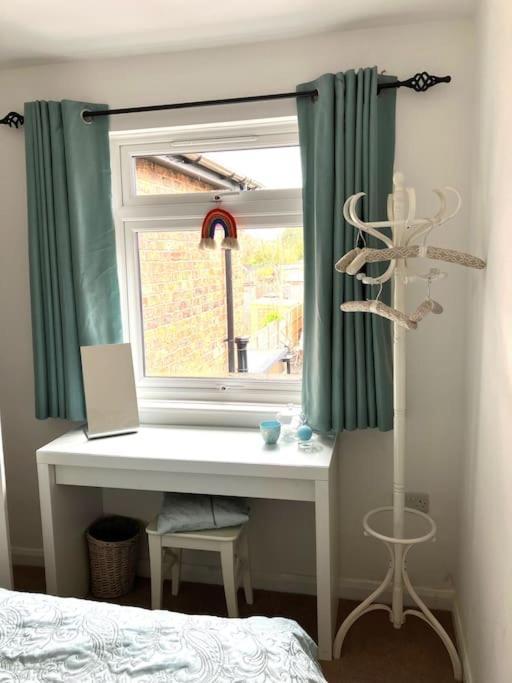 Our Beautifully Renovated Home Чічестер Екстер'єр фото