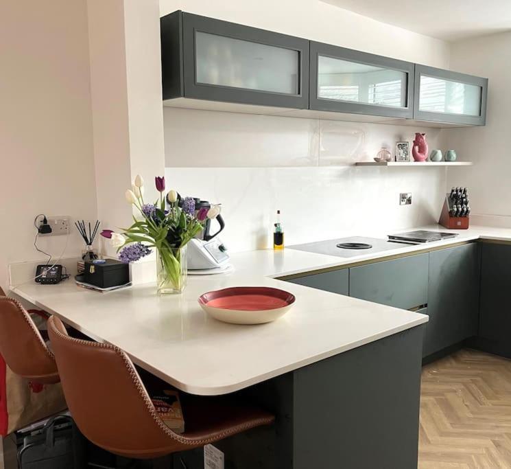 Our Beautifully Renovated Home Чічестер Екстер'єр фото